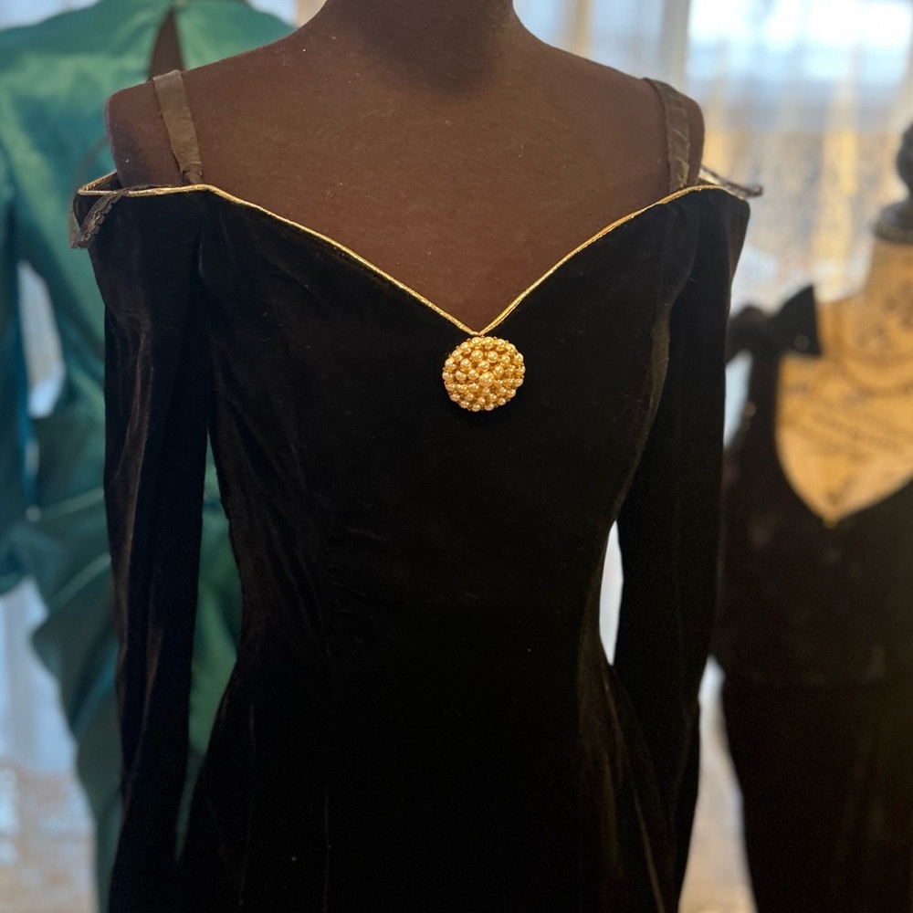 Vintage Black Velvet Off-Shoulder Dress | Sweetheart Neckline | Pearl Medallion - Picture 2 of 12